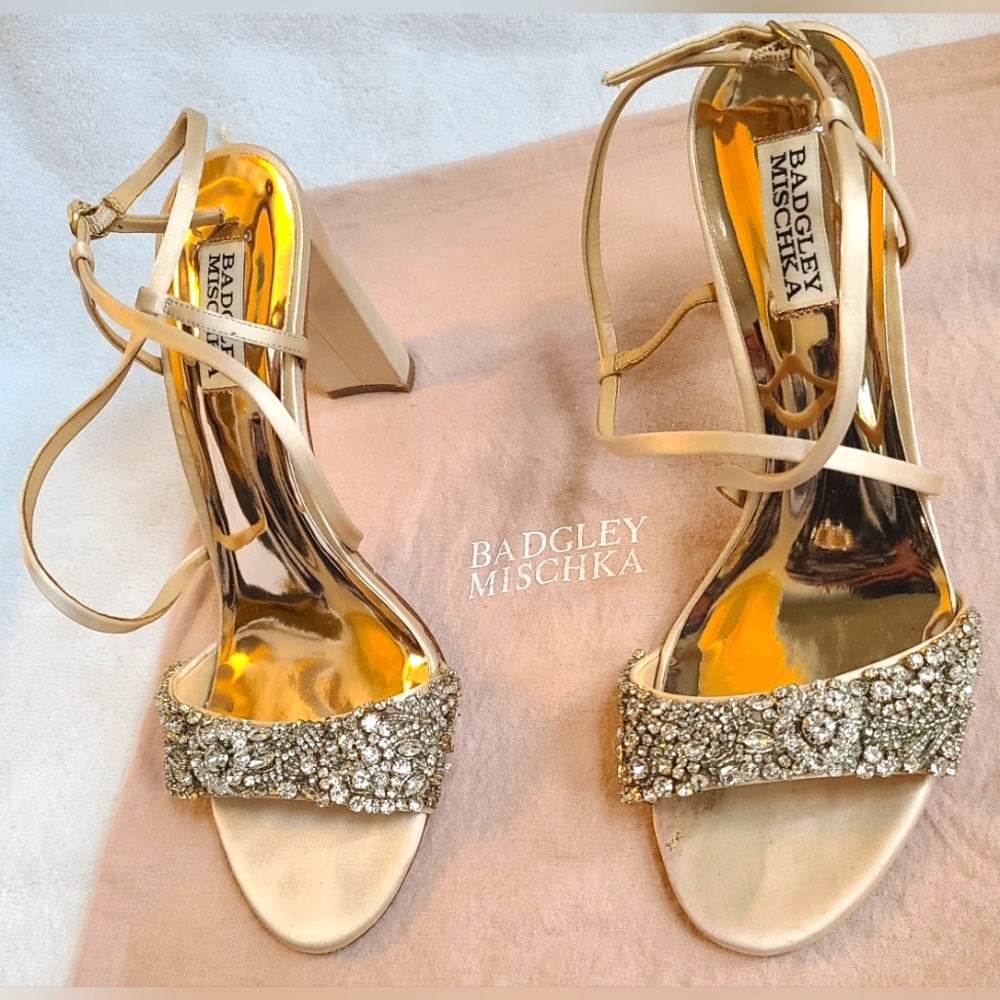 COPY - BADGLEY MISCHKA Chic ornamented sandals with pearl details Size 9.5M